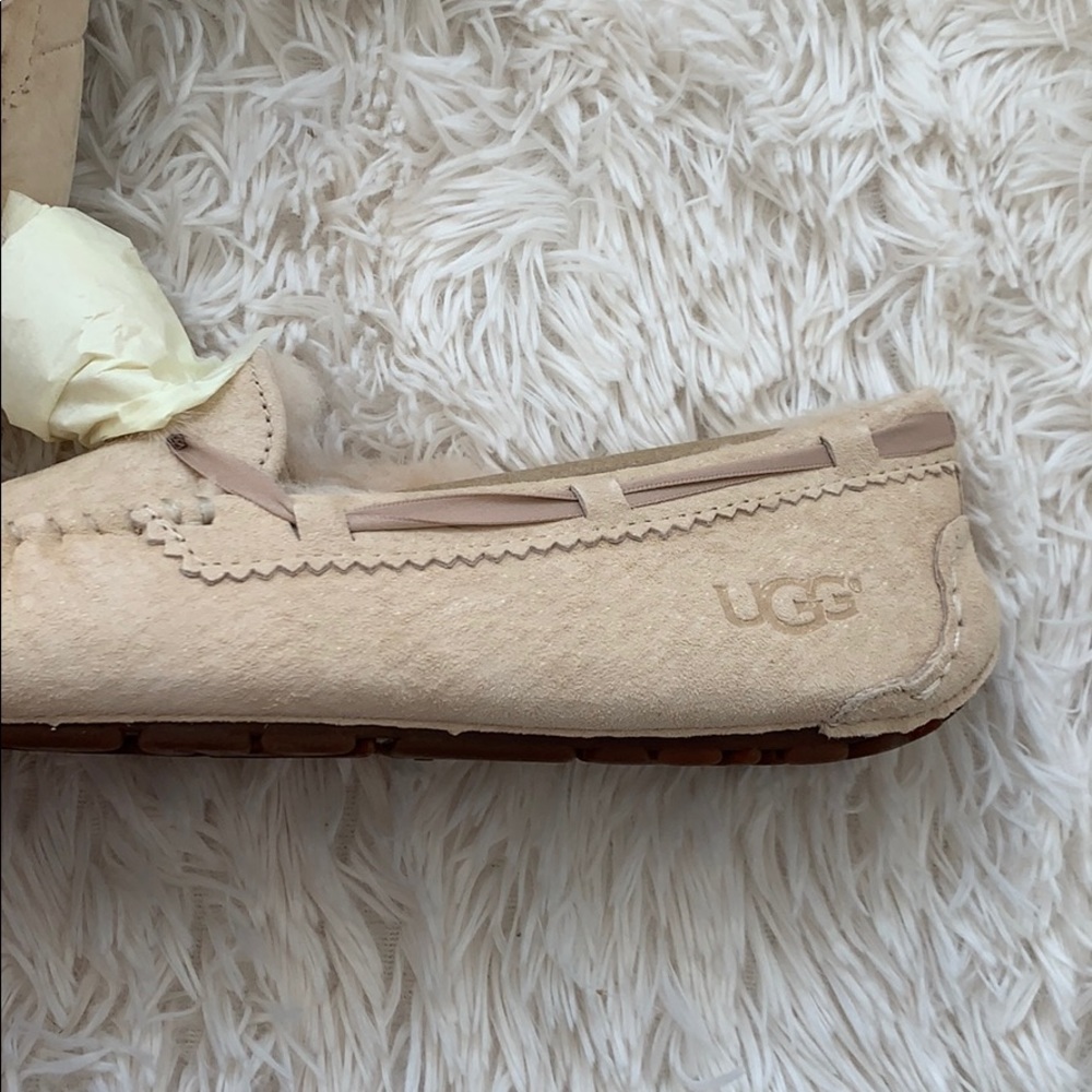 Brand new cream UGG moccasins with Pom Pom - Picture 3 of 4